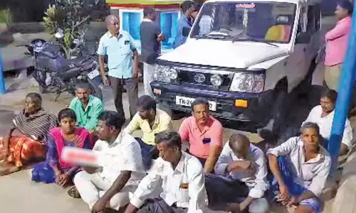 நகை திருடிய வழக்கில் 7 பேரை கைது செய்த ஆந்திரா போலீசார்- மத்தூர் போலீஸ் நிலையத்தை முற்றுகையிட்ட உறவினர்கள்