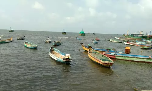 61- நாள் மீன்பிடித் தடைக்காலம் நிறைவு-உற்சாகத்துடன் கடலுக்கு சென்ற புதுக்கோட்டை மீனவர்கள்