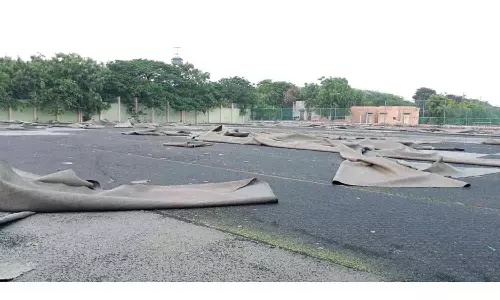 ஹாக்கி மைதானத்தை சீரமைக்க வேண்டும்