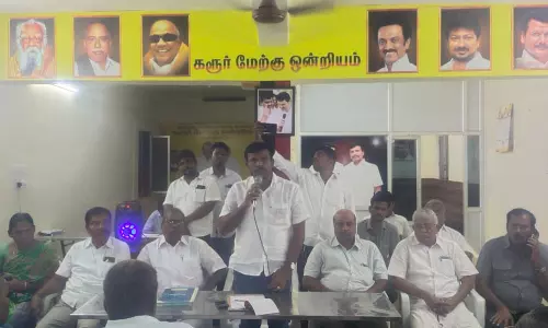 புகழூர் நகர தி.மு.க. சார்பில் அவசர ஆலோசனை கூட்டம்