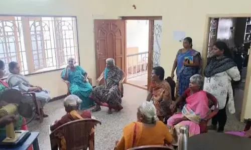 மூதாட்டிகளை தாக்கியதாக புகார்- திருப்பூரில் தனியார் முதியோர் இல்லம் மூடல்