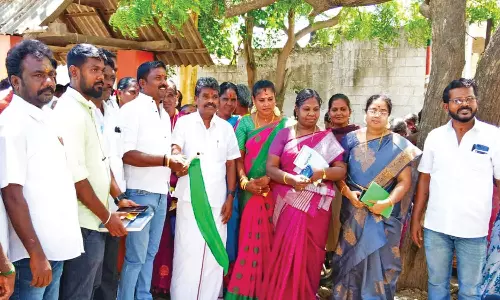 மாப்பிள்ளையூரணி ஊராட்சியில் புதிய கிராம சாலைகள் அமைக்கும் பணி