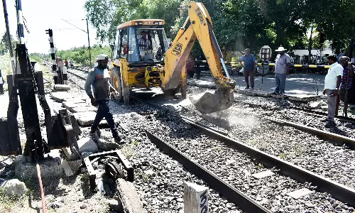 வெண்டிபாளையம் ரெயில்வே கேட் 15 நாட்கள் மூடப்படுகிறது