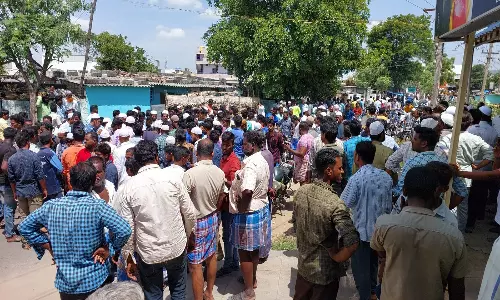 பைக் மீது டிராக்டர் மோதி வாலிபர் பலி; டிரைவர் கைது