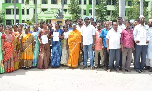 மார்க்கெட் கடை வியாபாரிகள் கலெக்டர் அலுவலகத்தில் மனு