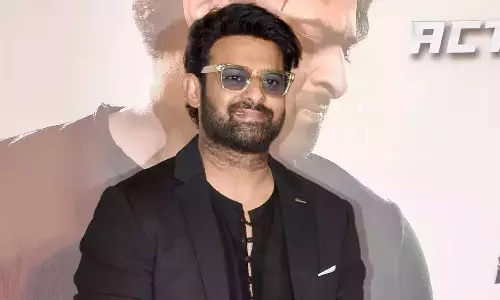 சலார் படக்குழுவினருக்கு இப்படியொரு பரிசா..? அசத்திய பிரபாஸ்