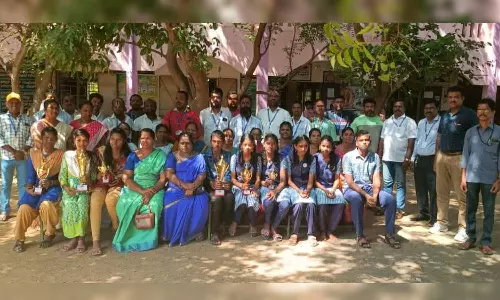 மாமல்லபுரம் அரசுப் பள்ளி மாணவர்களுக்கு முன்னாள் மாணவர்கள் நலச்சங்கம் உதவி