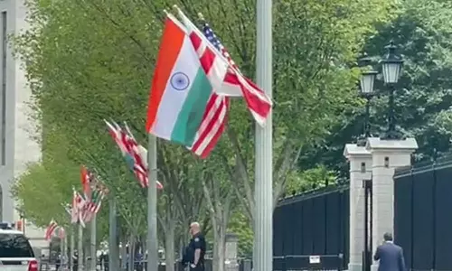 பிரதமர் மோடி அமெரிக்க பயணம் - வெள்ளை மாளிகை வளாகத்தில் பறக்கும் இந்திய கொடி
