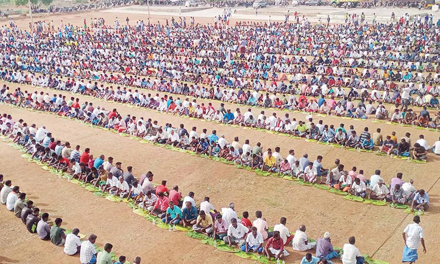 ஆண்கள் மட்டுமே பங்கேற்ற திருவிழாவில் 100 ஆடுகள் பலியிட்டு கறி விருந்து- 10 ஆயிரம் பேர் கலந்து கொண்டனர்