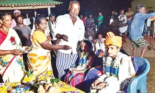 மழை வேண்டி சிறுவர்களுக்கு திருமணம் செய்து நூதன வழிபாடு