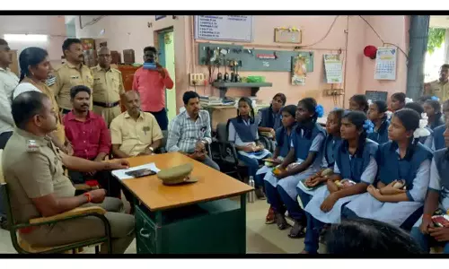 போலீசார்-மாணவர்கள் கலந்தாய்வு கூட்டம்