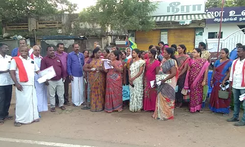 குடியிருப்பு சங்கத்தினர் கவன ஈர்ப்பு ஆர்ப்பாட்டம்