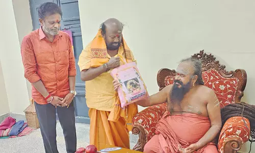 தருமபுரம் ஆதீனத்திடம் ஆசி பெற்ற நடிகர் செந்தில்