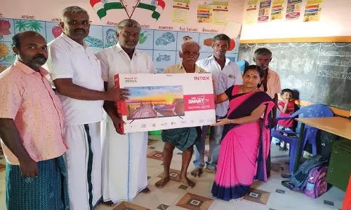 அங்கன்வாடி மையத்திற்கு வண்ண தொலைக்காட்சி