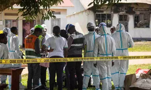 உகாண்டா பள்ளி மீது ஆயுதமேந்திய கிளர்ச்சியாளர்கள் பயங்கர தாக்குதல்: 41 பேர் பலி