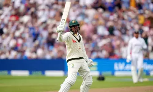 உஸ்மான் கவாஜா சதம் - இரண்டாம் நாள் முடிவில் ஆஸ்திரேலியா 311/5