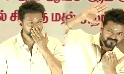 12 மணி நேரத்திற்கு மேல் விருது வழங்கிய நடிகர் விஜய் - வாரிசு ஸ்டைலில் முத்தம் கொடுத்து விடைபெற்றார்