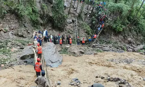 சிக்கிமில் தவித்த 3500 சுற்றுலா பயணிகளை பத்திரமாக மீட்டது ராணுவம்