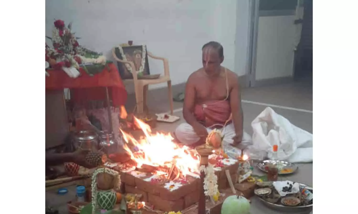 புதுவை காங்கிரஸ் தலைமை அலுவலகத்தில் ரகசிய ஹோமம் புதுவை காங்கிரஸ் தலைமை அலுவலகத்தில் ரகசிய ஹோமம்