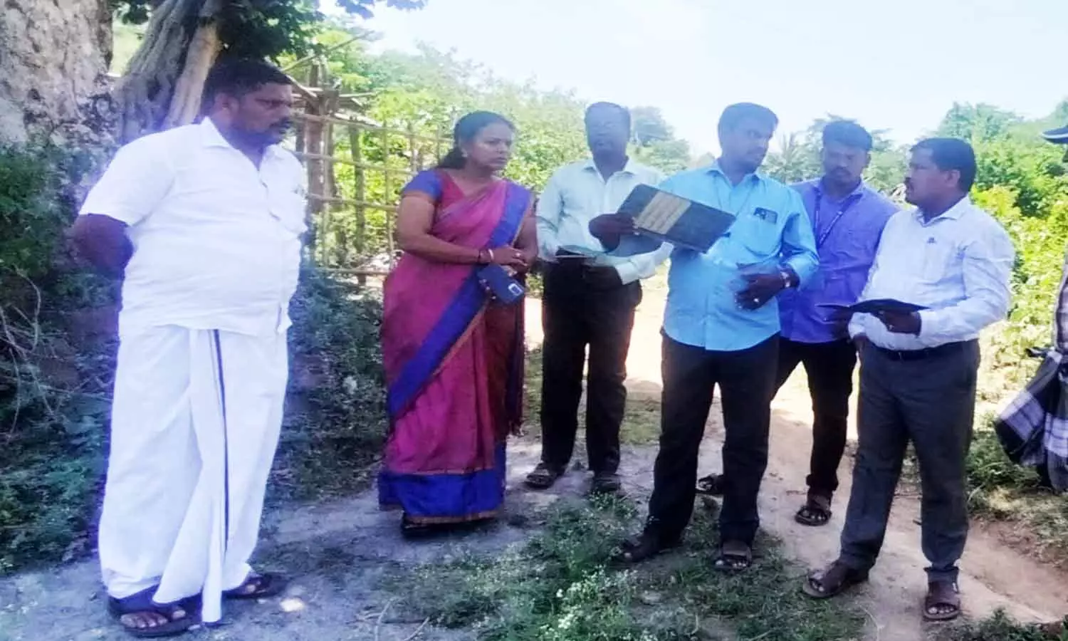 அல்லேரி மலைப்பகுதியில் சாலை பணி வனத்துறைக்கு நிலம் ஒப்படைக்க ஆய்வு