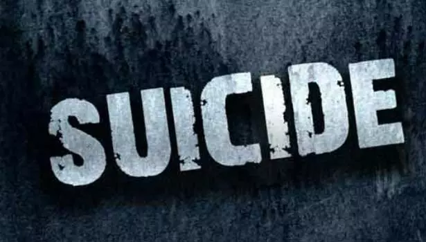 நெல்லையில் இன்று காலை ரெயில் முன் பாய்ந்து டிரைவர் தற்கொலை நெல்லையில் இன்று காலை ரெயில் முன் பாய்ந்து டிரைவர் தற்கொலை