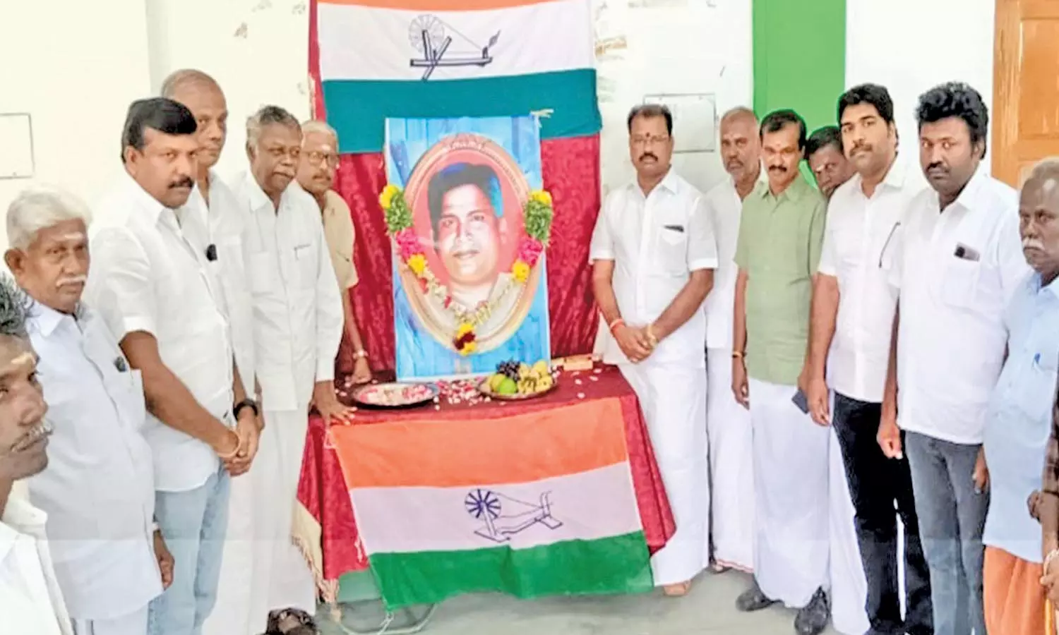 இன்று பிறந்தநாளையொட்டி கக்கன் படத்திற்கு காங்கிரசார் மரியாதை