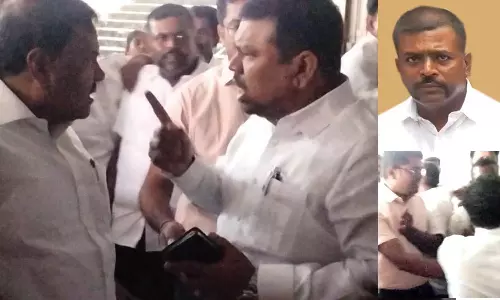 அரசு விழாவில் கலெக்டரை தள்ளிவிட்ட விவகாரம்: நவாஸ்கனி எம்.பி.யின் உதவியாளர் கைது