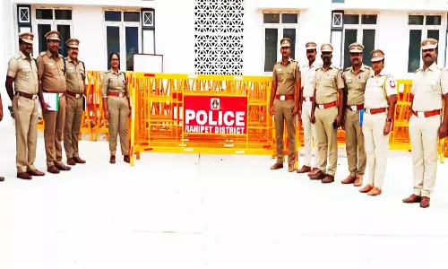 10 சோதனை சாவடிகளுக்கு ரூ.8 லட்சத்தில் சாலை தடுப்புகள்