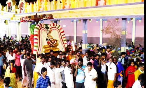 முத்துமாரியம்மனுக்கு ஊஞ்சல் தாலாட்டு