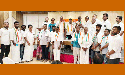 முன்னாள் காவல்துறையினர் காங்கிரசில் இணைந்தனர்