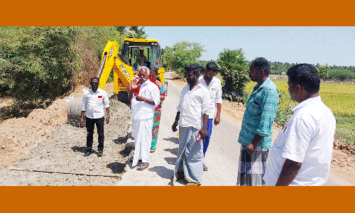 கால்வாயை அடைத்து  புதிய சாலை அமைக்கும் பணி