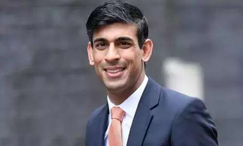 அதிகாரிகளுடன் ரெய்டு சென்ற பிரதமர் ரிஷி சுனக் - 105 பேர் கைது