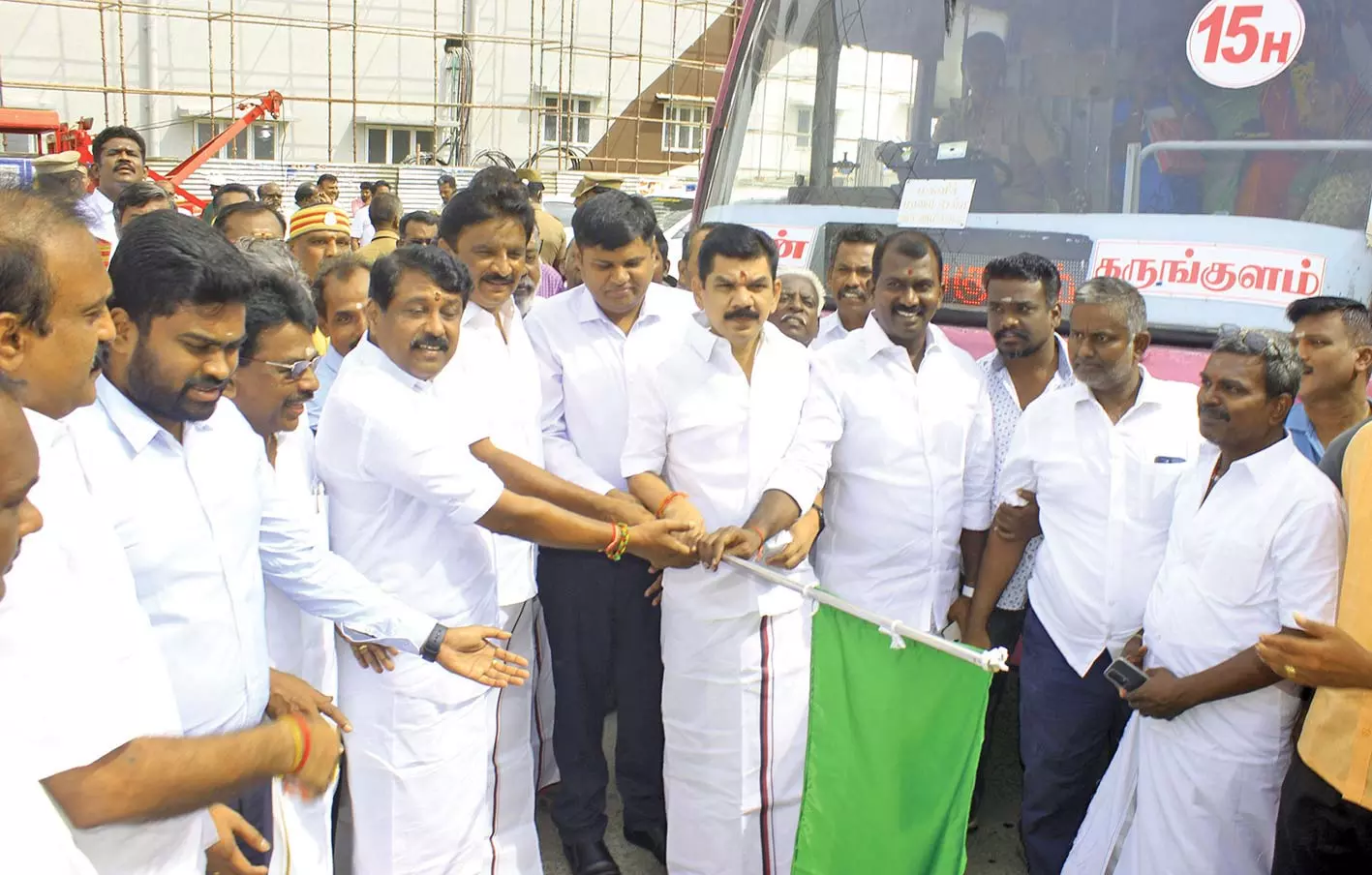 5 ஆண்டுகளுக்கு பிறகு இன்று முதல் நெல்லை சந்திப்பு பஸ் நிலையத்தில் பஸ்கள் இயக்கம் தொடங்கியது