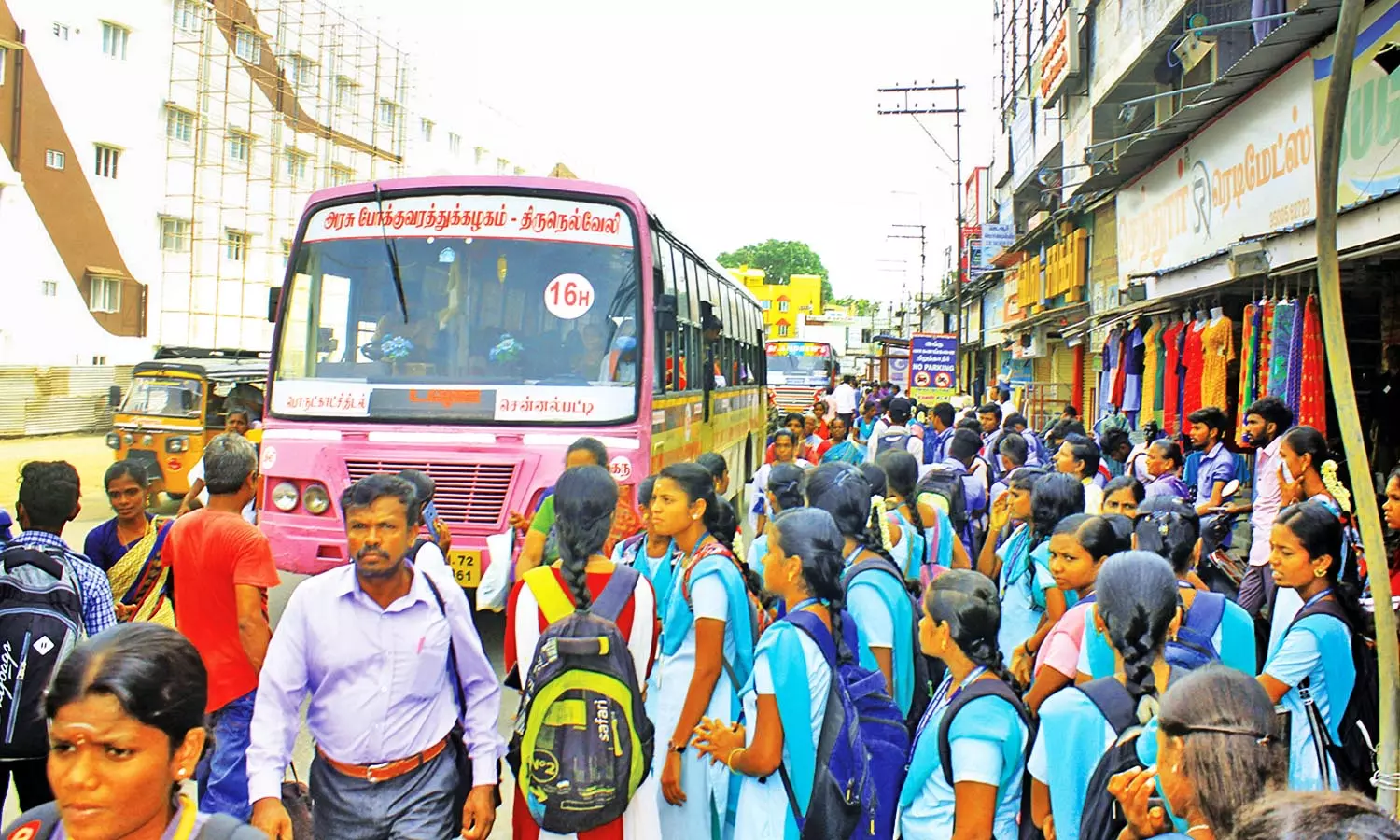 5 ஆண்டுகளுக்கு பிறகு இன்று முதல் நெல்லை சந்திப்பு பஸ் நிலையத்தில் பஸ்கள் இயக்கம் தொடங்கியது