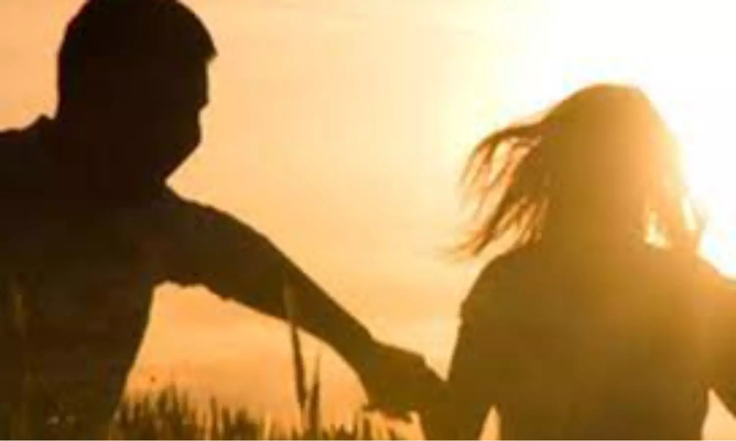 காதலுக்கு பெற்றோர் எதிர்த்ததால் காதலனுடன் ஓட்டம் பிடித்த மாணவி காதலுக்கு பெற்றோர் எதிர்த்ததால் காதலனுடன் ஓட்டம் பிடித்த மாணவி