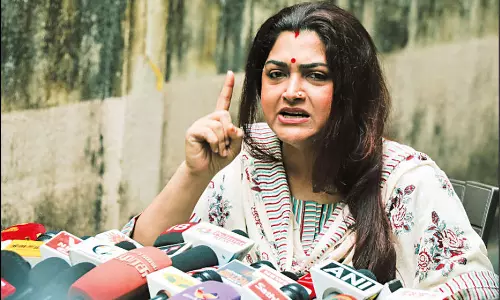 என்னை சீண்டி பார்க்க வேண்டாம்: நடிகை குஷ்பு ஆவேசம்