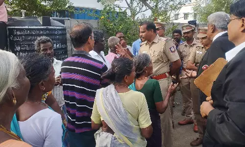 கோபிசெட்டிபாளையத்தில் கோர்ட்டு உத்தரவுப்படி வீடுகளை இடிக்க பொதுமக்கள் எதிர்ப்பு