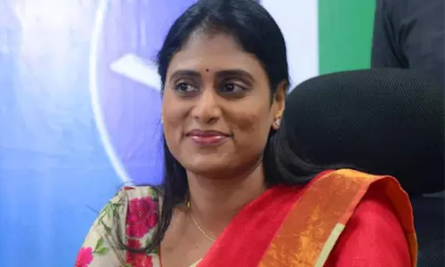 காங்கிரசுடன் தனது கட்சியை இணைக்க ஷர்மிளா முடிவு?