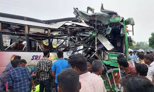 கடலூர் அருகே 2 பஸ்கள் நேருக்கு நேர் மோதல்-  4 பேர் பலி