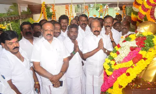 கக்கன் சிலைக்கு அ.தி.மு.க.வினர் மரியாதை