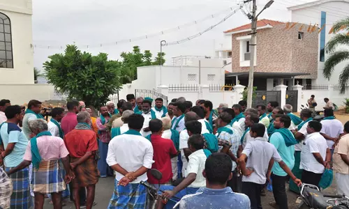 காவிரி குடிநீர் பெற முன்பணம் வசூல்: நீரேற்று பாசன சங்க தலைவர் வீட்டை விவசாயிகள் முற்றுகை