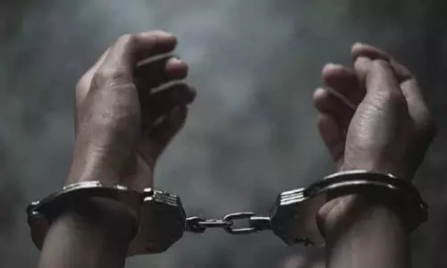 மது விற்ற பெண் உள்பட 3 பேர் கைது