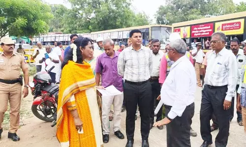 ரெயில் நிலைய வளாகத்தில் கலெக்டர்-கமிஷனர் திடீர் ஆய்வு