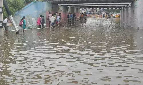 வியாசர்பாடி கணேசபுரம் சுரங்கப்பாதையில் வெள்ளம்- போக்குவரத்து நிறுத்தம்