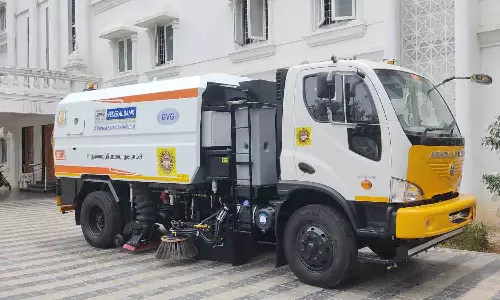 உடுமலை நகராட்சியில் தூய்மைப்பணிக்கு நவீன எந்திரம்