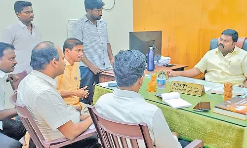 சங்கரன்கோவிலில் குடிநீர் வினியோகம், வாறுகால் அகற்றும் பணி-நகராட்சி அதிகாரிகளுடன் ராஜா எம்.எல்.ஏ. ஆலோசனை