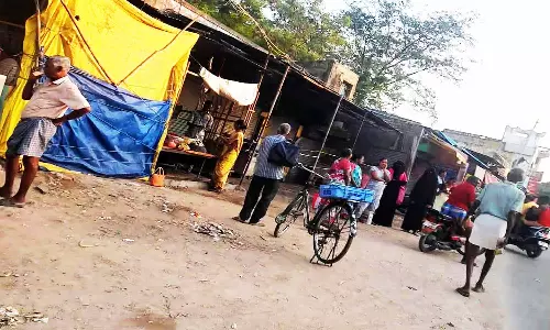 பயணிகள் நிழற்கூடம் அமைக்க கோரிக்கை