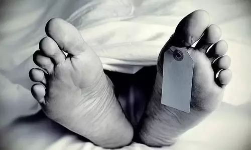 லாட்ஜில் துணி வியாபாரி தற்கொலை