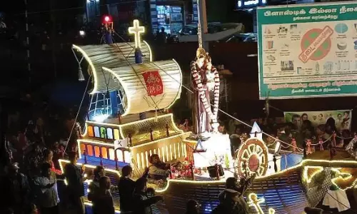 குன்னூரில் அந்தோணியார் ஆலயத்தில் தேர்பவனி