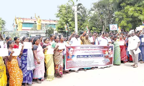 தஞ்சையில், தூய்மை பணியாளர்கள் ஆர்ப்பாட்டம்